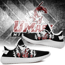 Load image into Gallery viewer, UMass Minutemen NCAA Sport Teams Yeezy Boost 350 V2 Trends 2019 Black Edition T2610 - V07-30